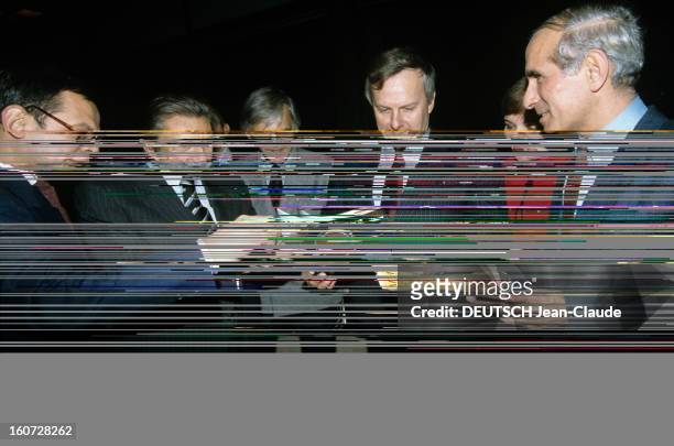 Launch Of The Second Edition Of Russian Paris Match. Saint-Petersbourg - 30 novembre 1991 - Lors de la présentation de la seconde édition russe de...