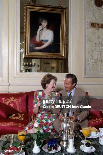 Marriage Between Lady Raine Spencer And The Count Jean-francois De Chambrun. A Paris, portrait en int?rieur de Lady Raine SPENCER et du comte...