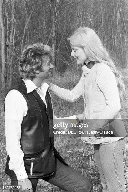 Rendezvous With Johnny Hallyday And Sylvie Vartan In Loconville. Oise, Loconville- 30 mars 1978- Portrait de Johnny HALLYDAY et Sylvie VARTAN, couple...