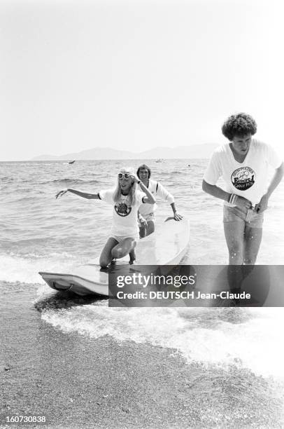 The Europe 1 Olympics, 1978 On The Island Of Hydra. En Grèce, sur l'île d'Hydra, lors des Olympiades EUROPE 1 de 1978, à la plage, Guy DRUT à droite...