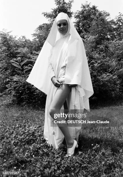 Shooting Of The Film 'geppo Il Folle' By Adriano Celentano. Sur le tournage du film 'Geppo il folle', réalisé par Adriano CELENTANO, portrait dans un...