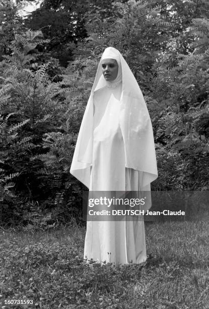 Shooting Of The Film 'geppo Il Folle' By Adriano Celentano. Sur le tournage du film 'Geppo il folle', réalisé par Adriano CELENTANO, portrait dans un...