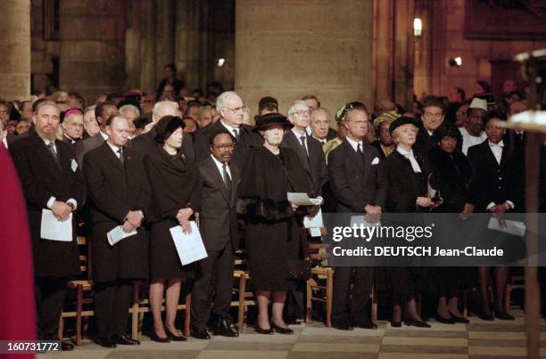 Funeral Of François Mitterrand: Tribute At Notre-dame De Paris. En France, à Paris, le 11 janvier 1996. Messe à la mémoire de François MITTERRAND...