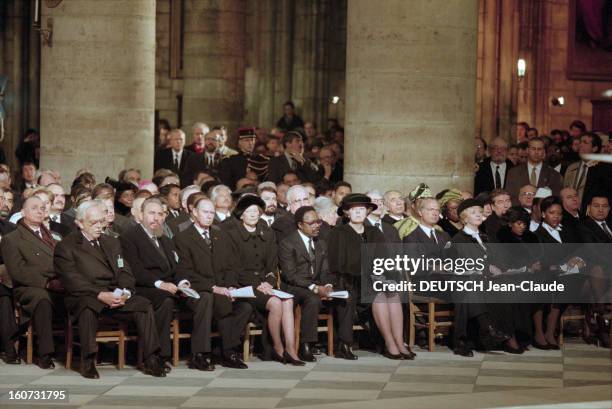 Funeral Of François Mitterrand: Tribute At Notre-dame De Paris. En France, à Paris, le 11 janvier 1996. Messe à la mémoire de François MITTERRAND...