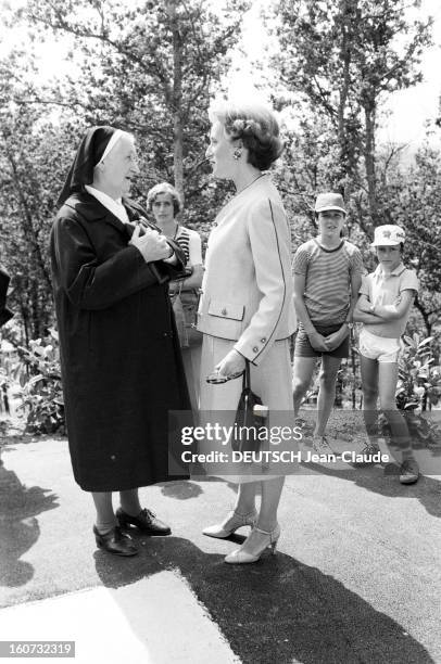 Visit Of Anne-aymone Giscard D'estaing In Correze. En Corrèze, lors de la visite d'Anne-Aymone GISCARD D'ESTAING, épouse du président Valéry GISCARD...