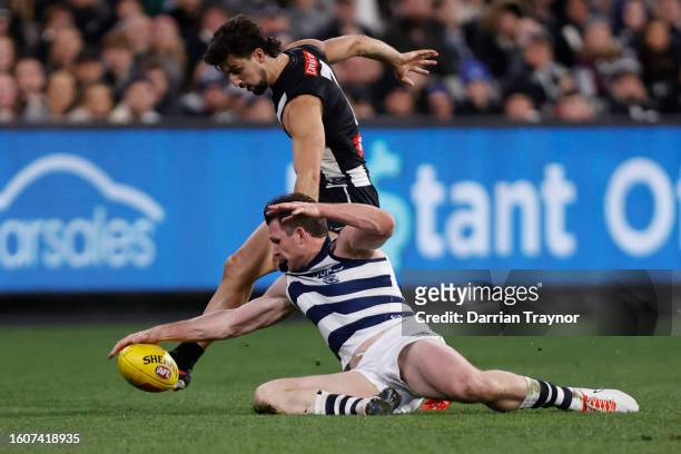 Patrick Dangerfield of the Cats competes with Josh Daicos of the Magpies during the round 22 AFL match between Collingwood Magpies and Geelong Cats...
