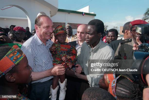 Jacques Chirac On Tour In Africa Step In Senegal. Dakar, Juillet 1995, lors de son voyage officiel en Afrique, le président français Jacques CHIRAC...