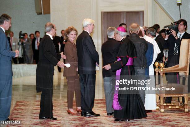 Brigitte Bardot Meets His Holiness Pope John Paul Ii At The Vatican. Rome, le 28 septembre 1995. Lors d'un séjour en Italie, Brigitte BARDOT...