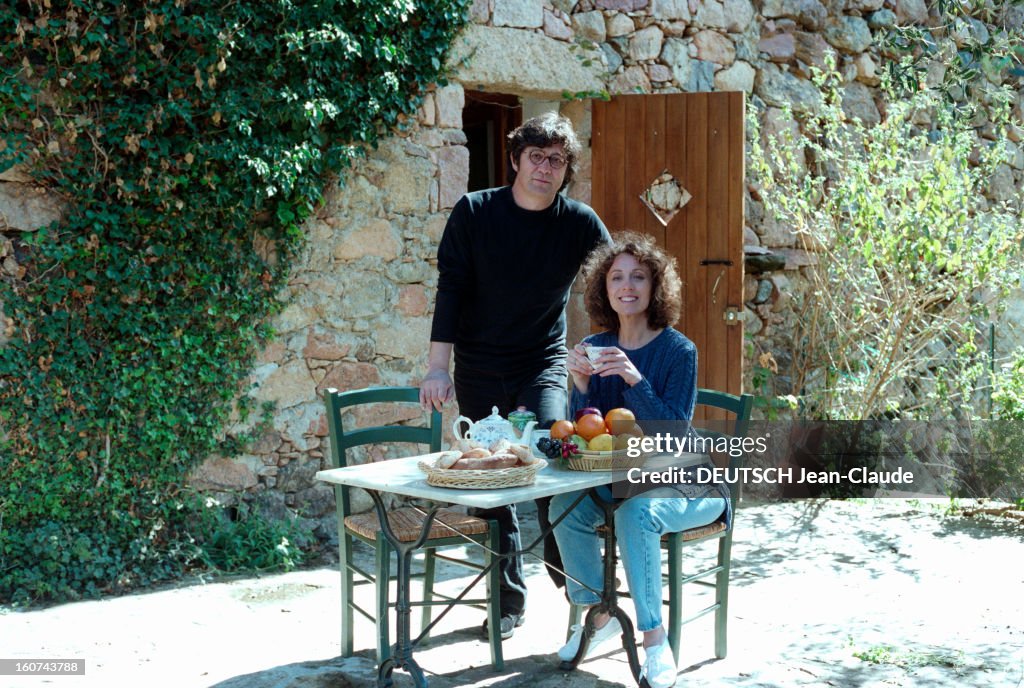 Mireille Dumas And Her Companion Dominique Colonna. Corse, Ferriera,... Photo d'actualité Mireille Dumas And Her Companion Dominique Colonna. Corse, Ferriera,... Photo d'actualité