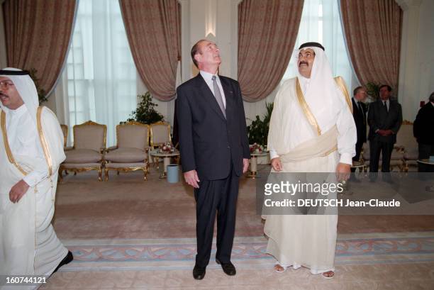Official Travel Jacques Chirac In Qatar. Au Qatar, à Doha, le 8 juillet 1996, Jacques CHIRAC en visite officielle dans les Émirats arabes. Dans un...