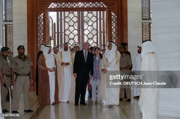 Official Travel Jacques Chirac In Qatar. Au Qatar, à Doha, le 8 juillet 1996, Jacques CHIRAC en visite officielle dans les Émirats arabes. Dans un...