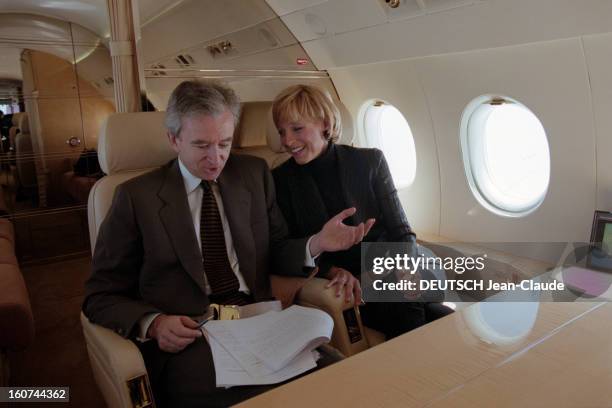 Bernard Arnault In His Private Jet With His Wife Helene Arnault. 7 mai 1999, l'homme d'affaires Bernard ARNAULT dans son jet privé avec son épouse...