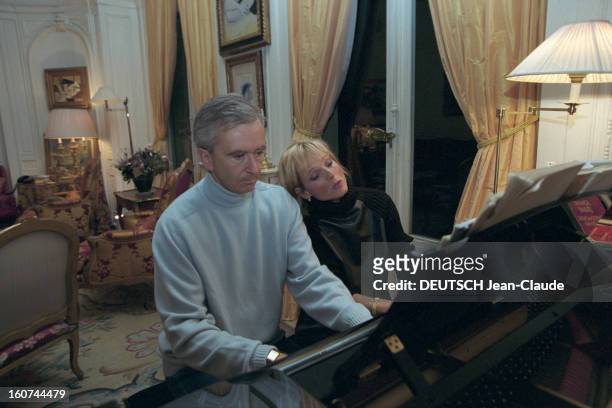 Rendezvous With Helene And Bernard Arnault. En France, à Paris, le 30 septembre 1999, le P.-d.g. Du groupe LVMH, Bernard ARNAULT et son épouse,...