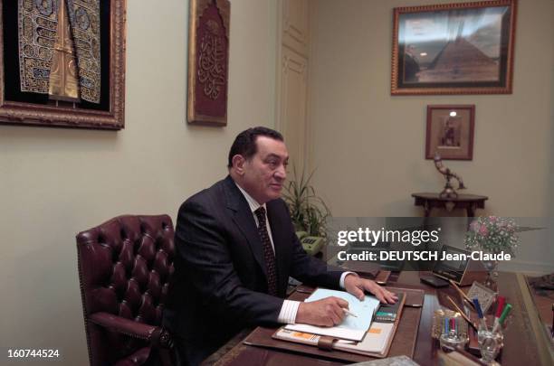 Hosni Mubarak And His Wife Suzanne In Their Residence In Heliopolis. Le Caire - 21 janvier 2000 - Portrait du président égyptien Hosni MOUBARAK...