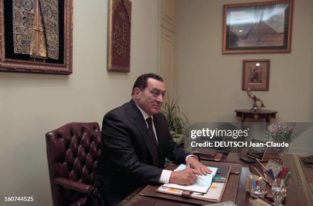 Hosni Mubarak And His Wife Suzanne In Their Residence In Heliopolis. Le Caire - 21 janvier 2000 - Portrait du président égyptien Hosni MOUBARAK...