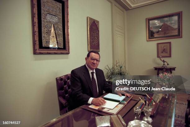 Hosni Mubarak And His Wife Suzanne In Their Residence In Heliopolis. Le Caire - 21 janvier 2000 - Portrait du président égyptien Hosni MOUBARAK...