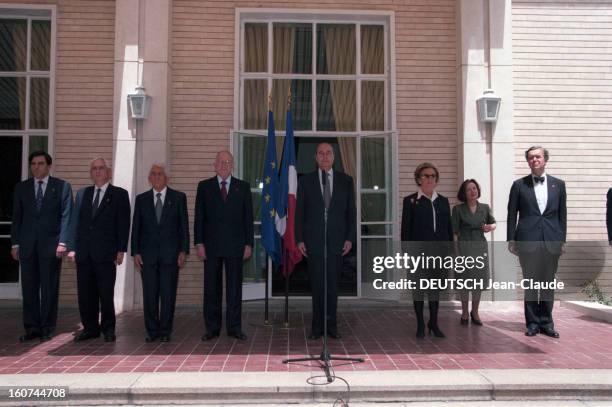 Jacques Chirac Official Travel In China. Chine, en mai 1997, lors de son voyage officiel, sur le perron d'un bâtiment, Jacques CHIRAC prononçant un...