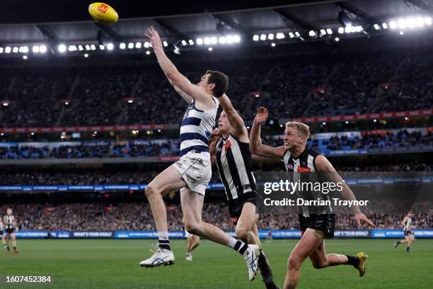 Jeremy Cameron of the Cats marks the ball during the round 22 AFL match between Collingwood Magpies and Geelong Cats at Melbourne Cricket Ground, on...