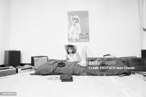 Michel Polnareff Prepares Its Olympia. Paris- 28 Septembre 1972- Lors de sa préparation pour l'Olympia, Michel POLNAREFF,...