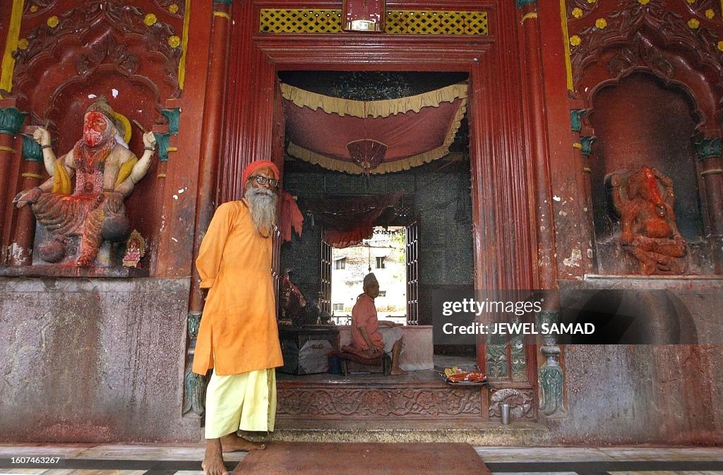 NEPAL-RELIGION-HINDU-PRIESTS-TEMPLE
