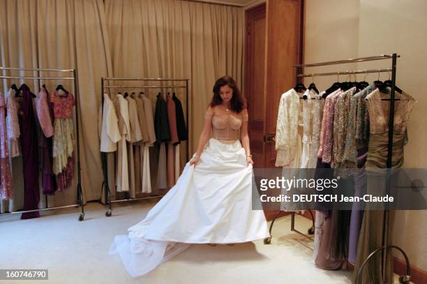 Lanvin Marries Cordelia De Castellane. The Future Spouse Tries Her Dress. En février 1999, Cordélia DE CASTELLANE va épouser Hubert LANVIN. Elle à...