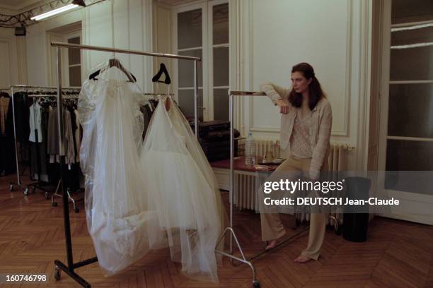 Lanvin Marries Cordelia De Castellane. The Future Spouse Tries Her Dress. En février 1999, Cordélia DE CASTELLANE va épouser Hubert LANVIN. Elle à...