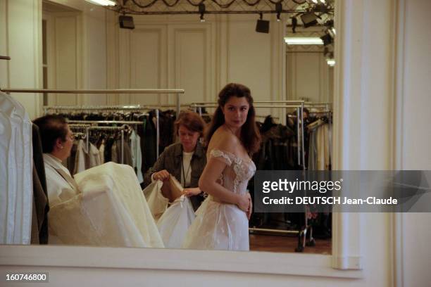 Lanvin Marries Cordelia De Castellane. The Future Spouse Tries Her Dress. En février 1999, Cordélia DE CASTELLANE va épouser Hubert LANVIN. Elle à...