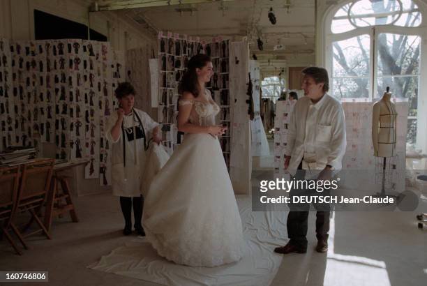 Lanvin Marries Cordelia De Castellane. The Future Spouse Tries Her Dress. En février 1999, Cordélia DE CASTELLANE va épouser Hubert LANVIN. Elle a...
