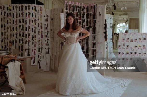 Lanvin Marries Cordelia De Castellane. The Future Spouse Tries Her Dress. En février 1999, Cordélia DE CASTELLANE va épouser Hubert LANVIN. Elle à...