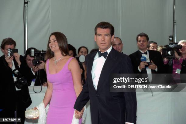 Charity Gala 'diamonds Are Forever' Organized By Donatella Versace And The Diamonds Producer De Beers. Londres - 9 juin 1999 - Pierce BROSNAN et son...