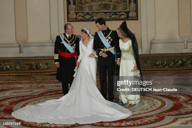 The Marriage Of Prince Felipe Of Spain. Le mariage du prince FELIPE et de Letizia ORTIZ : le jeune marié aux côtés de son épouse en robe signée...