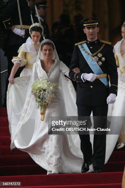 The Marriage Of Prince Felipe Of Spain. Le mariage du prince FELIPE et de Letizia ORTIZ : le jeune marié aux côtés de son épouse en robe signée...