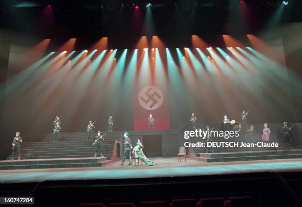 Rehearsals Of The Show '1940 1945 De Gaulle, He Who Said No' By Robert Hossein At The Palais Des Congres. En septembre 1999, à l'occasion des...