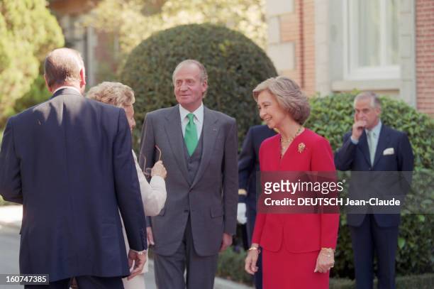 President Jacques Chirac Official Travel In Spain. A Madrid, le 4 octobre 1999, Lors de sa visite officielle Jacques CHIRAC avec son épouse...