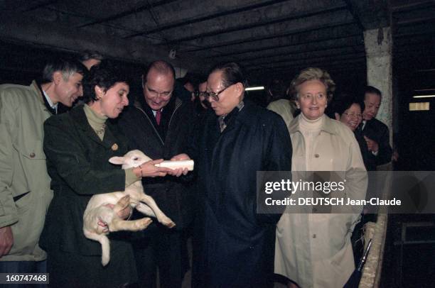 Private Visit Of Jiang Zemin In A Farm In Correze. En France, à Sarran, le 24 octobre 1999, le président de la République Populaire de Chine, JIANG...