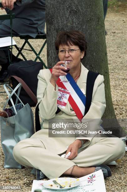 Mayors Of France Invited At The Senate On The Occasion Of The Celebration Day July 14th, 2000. Paris, 14 juillet 2000, 13 000 maires de France...