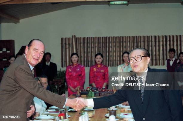 Official Visit Of Jacques Chirac In China. En octobre 2000, à l'occasion d'une visite officielle en CHINE, le président de la république française,...