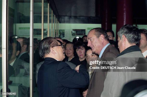 Official Visit Of Jacques Chirac In China. En octobre 2000, à l'occasion d'un voyage officiel en CHINE, le président de la république française,...