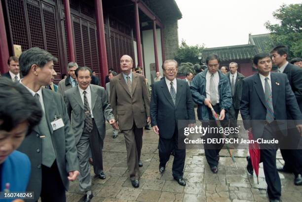 Official Visit Of Jacques Chirac In China. En octobre 2000, à l'occasion d'une visite officielle en CHINE, le président de la république française,...