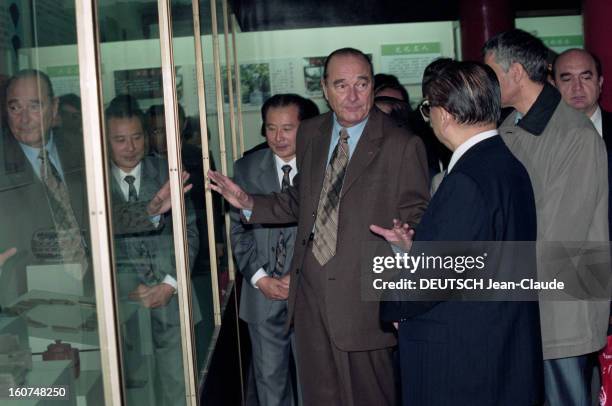 Official Visit Of Jacques Chirac In China. En octobre 2000, à l'occasion d'un voyage officiel en CHINE, le président de la république française,...