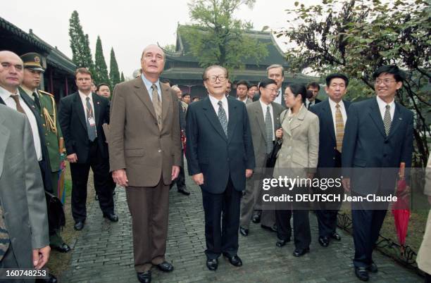 Official Visit Of Jacques Chirac In China. En octobre 2000, à l'occasion d'une visite officielle en CHINE, le président de la république française,...