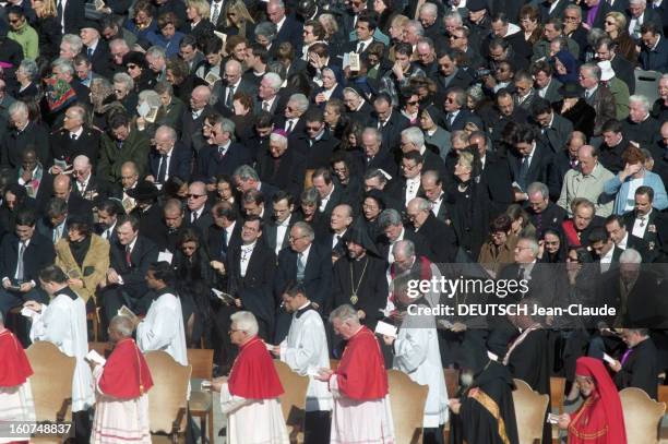 Pope John Paul Ii Celebrates His Eighth Consistory And Appoints 44 New Cardinals. Vatican - 21 février 2001 - Le pape JEAN-PAUL II célèbre son...