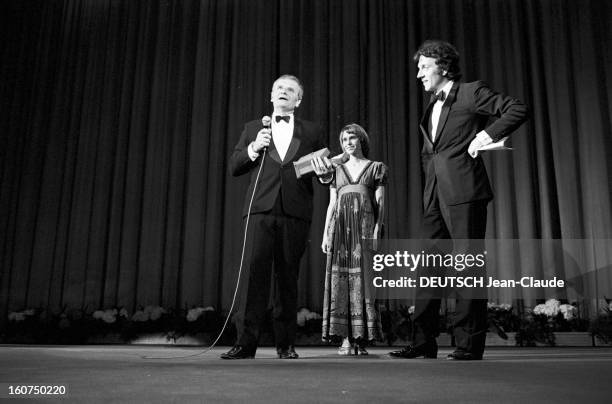 24th Cannes Film Festival 1971: The Opening Ceremony. Le 24ème Festival de Cannes se déroule du 12 au 27 mai 1971 : un homme non identifié posant...
