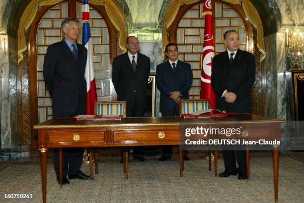 State Visit Of Jacques Chirac In Tunisia. Visite officielle de Jacques CHIRAC en Tunisie 3-4 décembre 2003 : le président CHIRAC au côté de son...