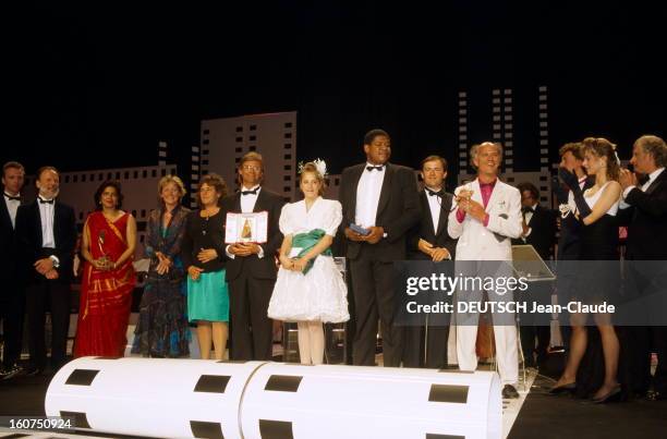 41st Cannes Film Festival 1988: The Winners. Le 41ème Festival de CANNES se déroule du 11 au 23 mai : lauréats et remettants sur scène avec, de...