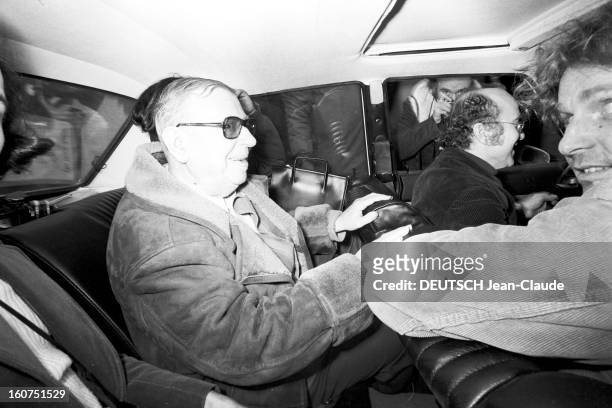 Jean-paul Sartre Visits Andreas Baader In His Prison In Stuttgart And Holds A Press Conference. Stuttgart - 4 Décembre 1974- Lors de sa visite en...