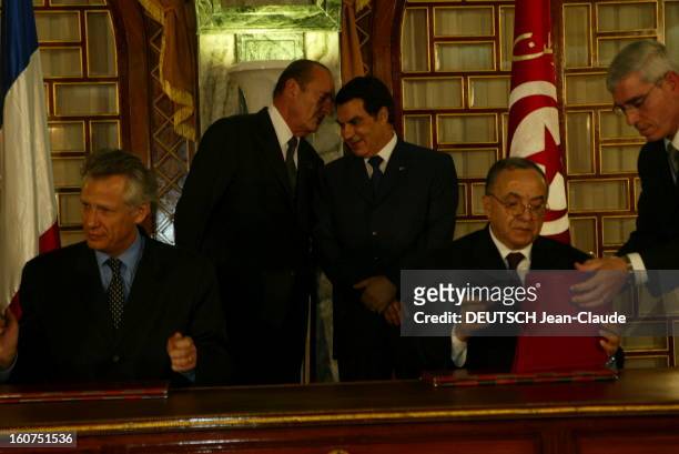 State Visit Of Jacques Chirac In Tunisia. Visite officielle de Jacques CHIRAC en Tunisie 3-4 décembre 2003 : le président CHIRAC s'entretenant avec...