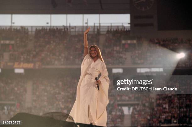 Celine Dion Concert At The Stade De France, Saint-denis. Le 20 juin 1999, à l'occasion du concert de Céline DION au Stade de France à SAINT-DENIS, l...