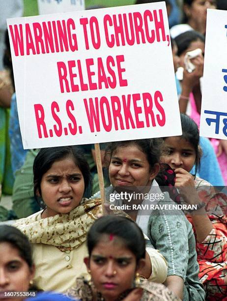 Members of the hardline Hindu nationalist organisation Rashtriya Swayamsevak Sangh demonstrate in New Delhi 04 October 1999 against the abduction of...