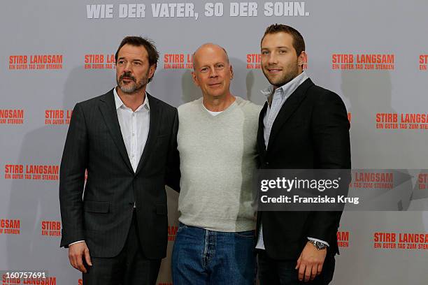 Sebastian Koch, Bruce Willis and Jai Courtney attend a photocall for 'Die Hard - Ein Guter Tag Zum Sterben' at Hotel Adlon on February 5, 2013 in...